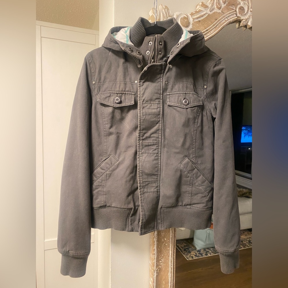 TNA winter jacket. Size large. EUC.